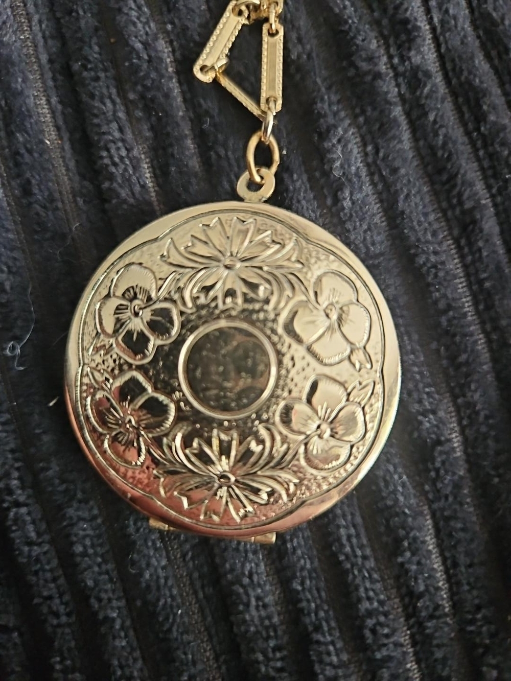 Vintage Gold Floral Locket Necklace - Elegant Women's Jewelry